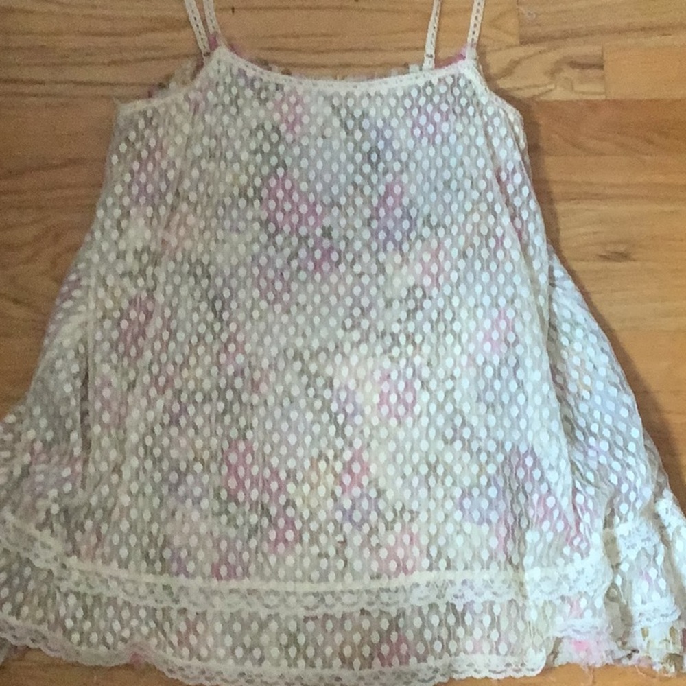 Beautiful lace overlay Free People top